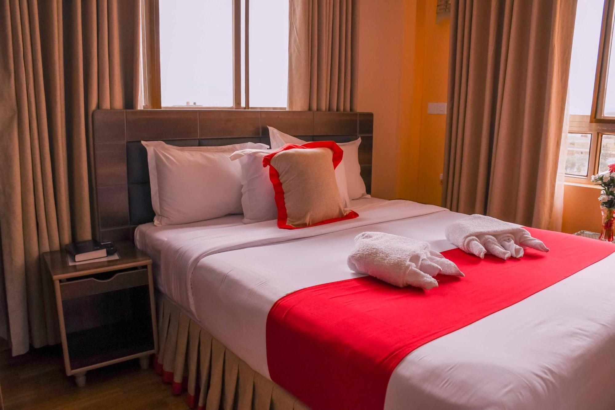 Buraha Zenoni Hotel And Resort Νακούρου Εξωτερικό φωτογραφία