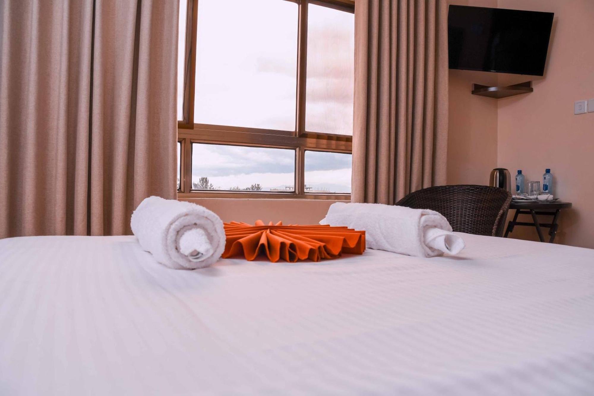 Buraha Zenoni Hotel And Resort Νακούρου Εξωτερικό φωτογραφία