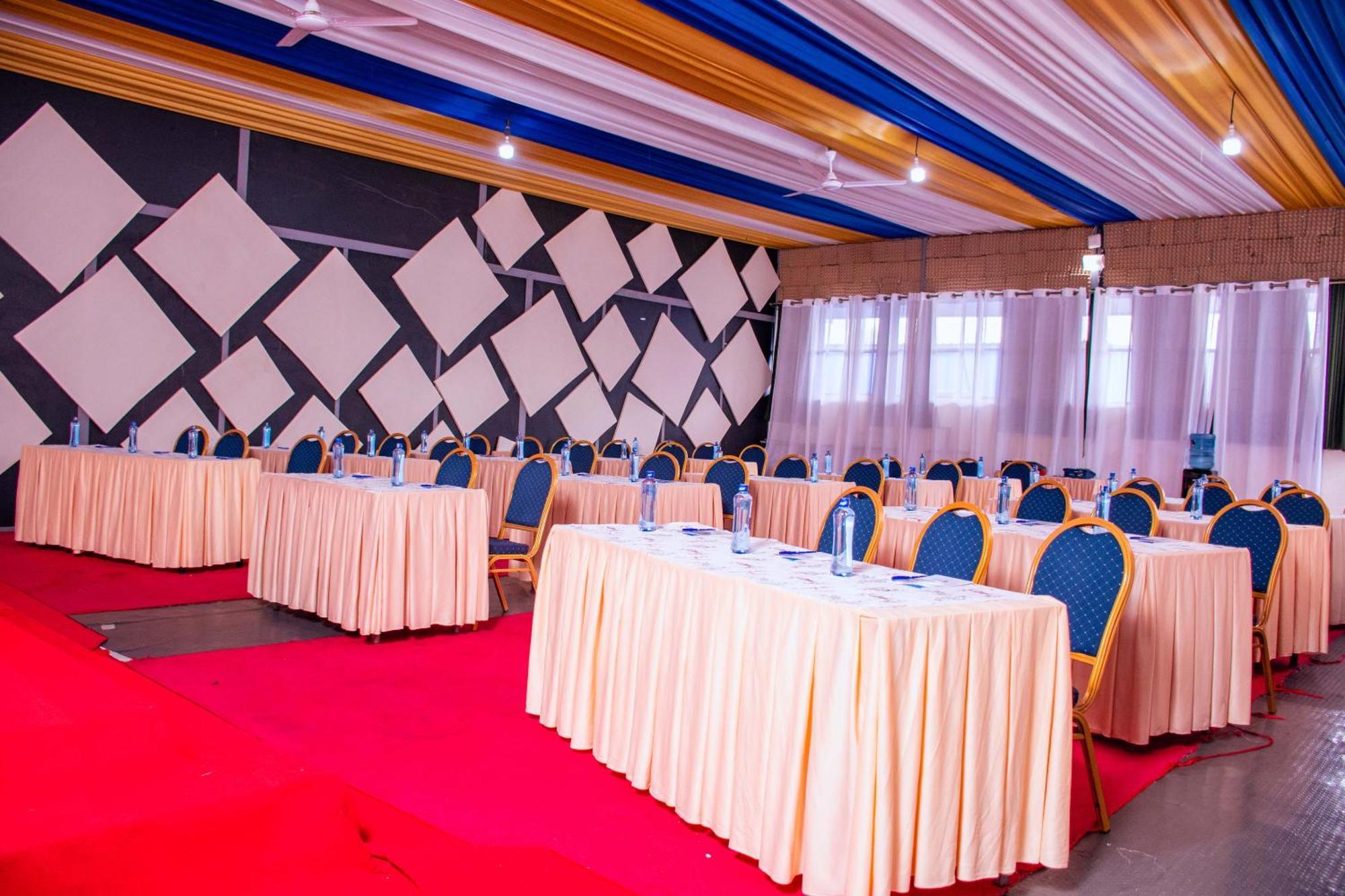 Buraha Zenoni Hotel And Resort Νακούρου Εξωτερικό φωτογραφία
