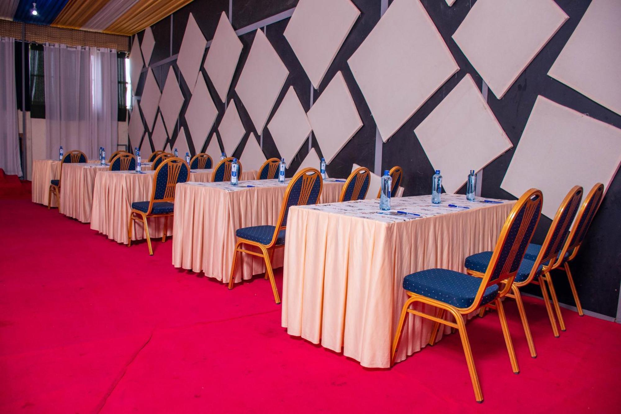 Buraha Zenoni Hotel And Resort Νακούρου Εξωτερικό φωτογραφία